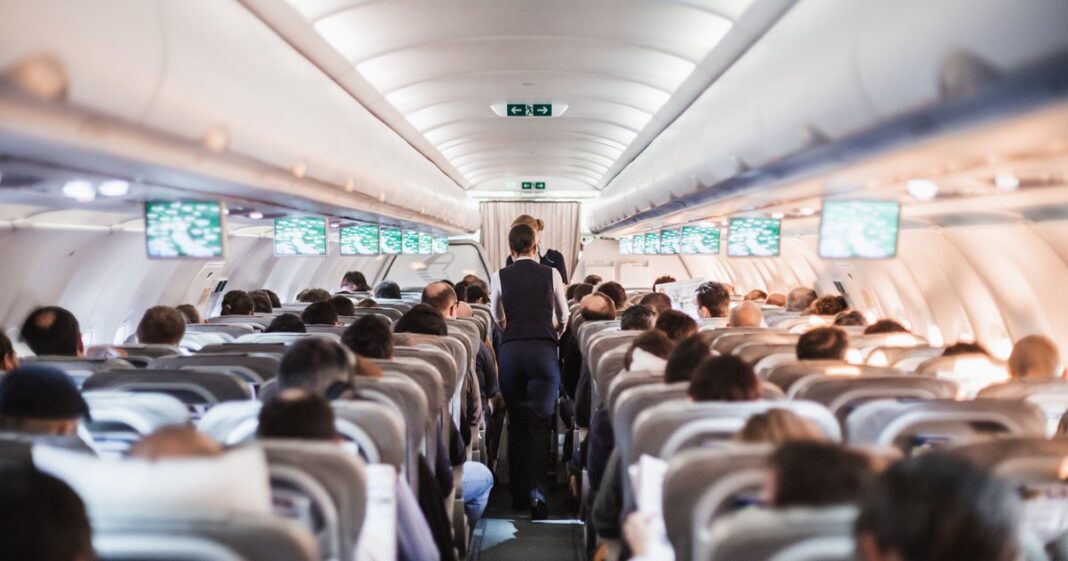 Pasagerii din avioane sunt expuși la niveluri alarmante de poluare cu particule ultrafine