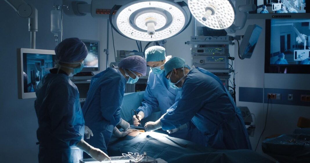 Premieră în medicina privată: MedLife introduce vNOTES, cel mai nou standard în chirurgia ginecologică minim invazivă