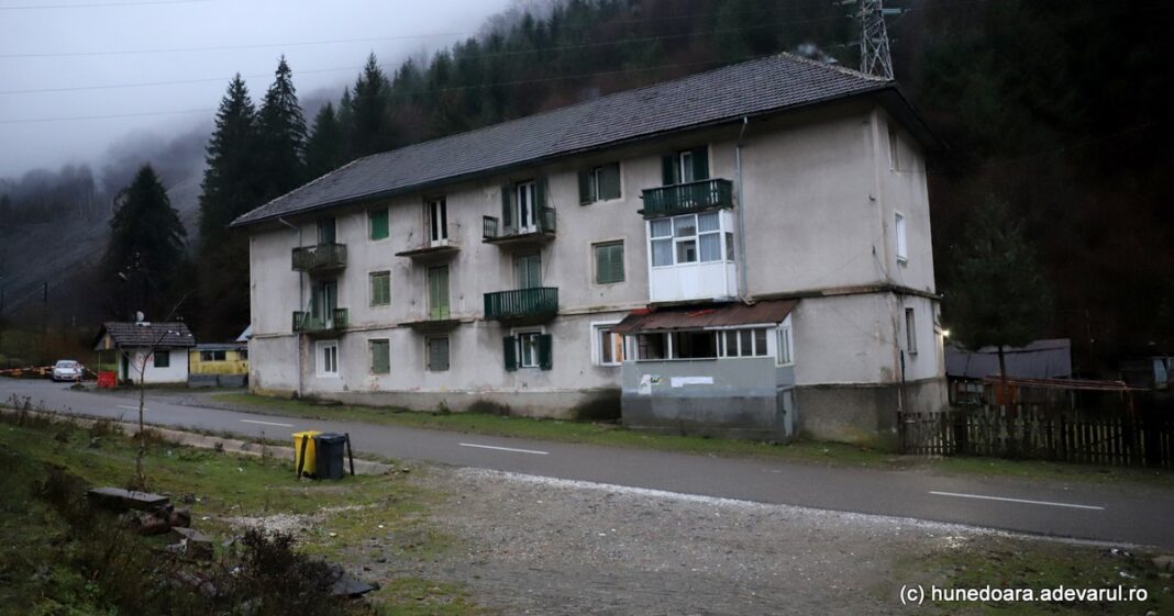 Cât îi costă pe români traiul în cele mai sărace locuri: chirii simbolice pentru locuințe care dau fiori