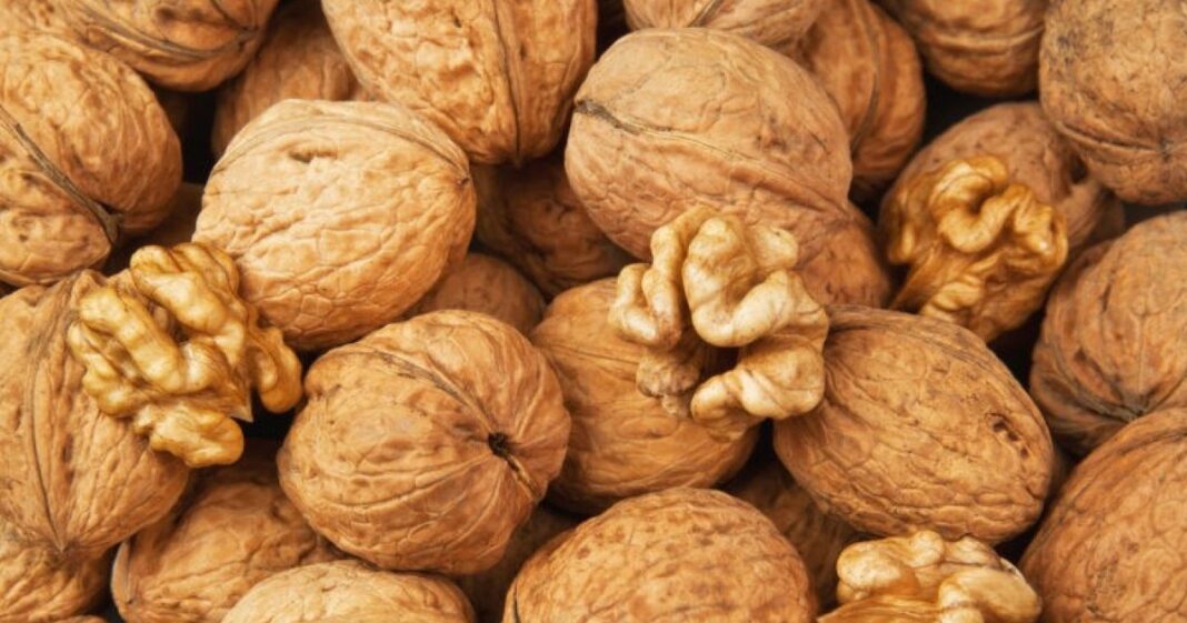 De ce sunt considerate nucile „otrava tăcută”. Semnele pe care oamenii le ignoră atunci când le consumă