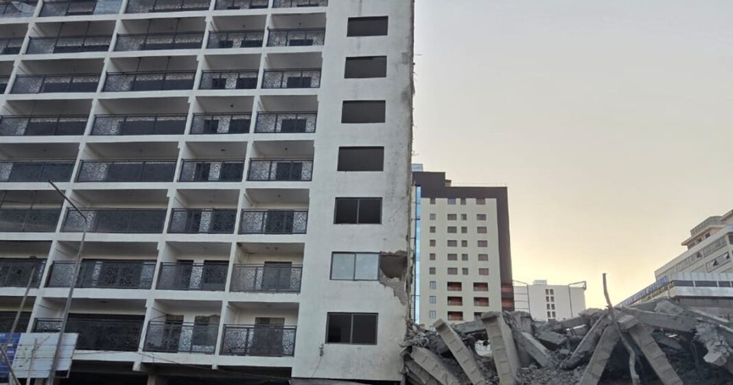 Un bloc de 16 etaje, aflat în construcție, s-a prăbușit în capitala Kenyei. Sunt persoane blocate sub dărâmături