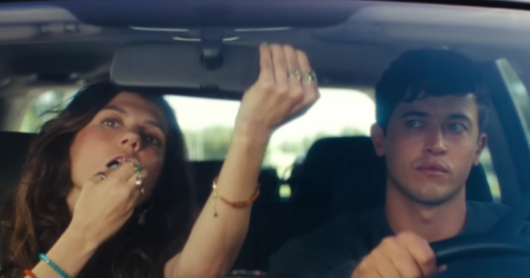 Un film romantic a devenit, în doar câteva zile, una dintre cele mai populare producții de pe Netflix, inclusiv în România