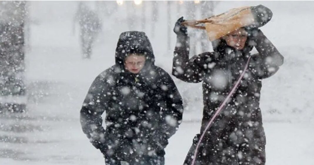 Avertizări meteo de viscol și vânt puternic. Cod galben și Cod portocaliu în mai multe regiuni ale țării, mai ales la munte