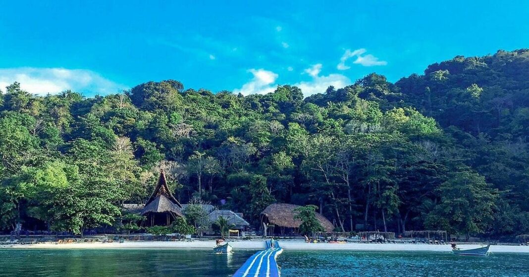 Cea mai aglomerată destinație de vacanță din lume: are 118 turiști la un localnic. Este căutată și de români