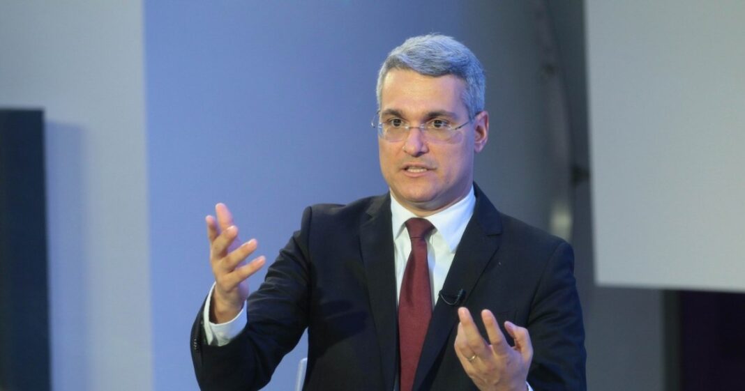 Dragoș Pîslaru, ministrul Investițiilor și Proiectelor Europene, vine la Interviurile Adevărul