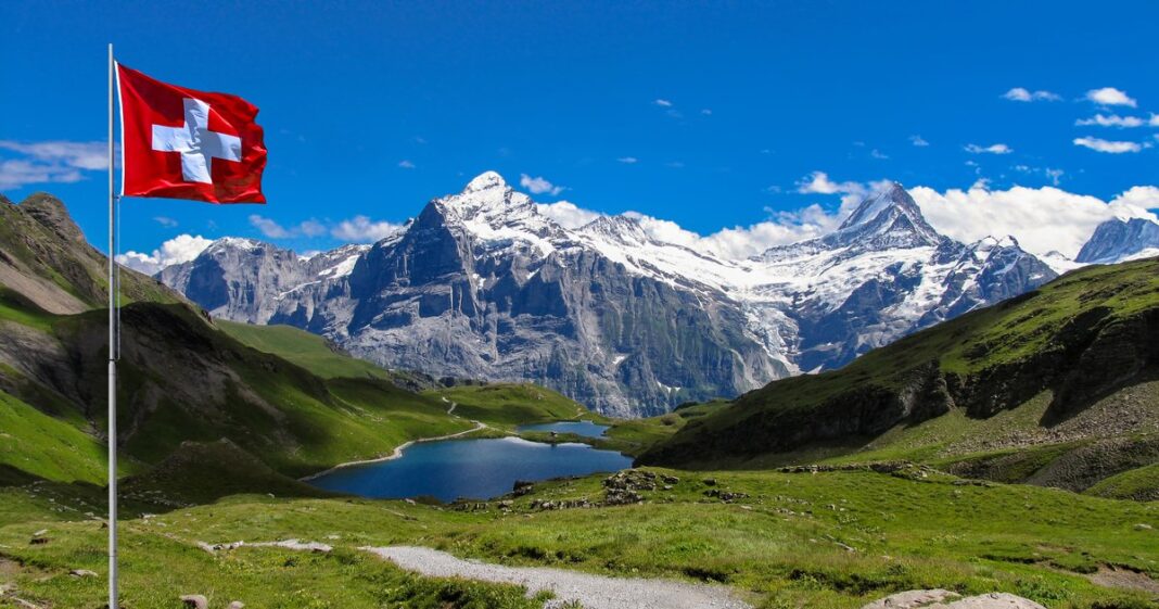 Elveția va supune votului cetățenilor o inițiativă a extremei drepte pentru limitarea populației la 10 milioane