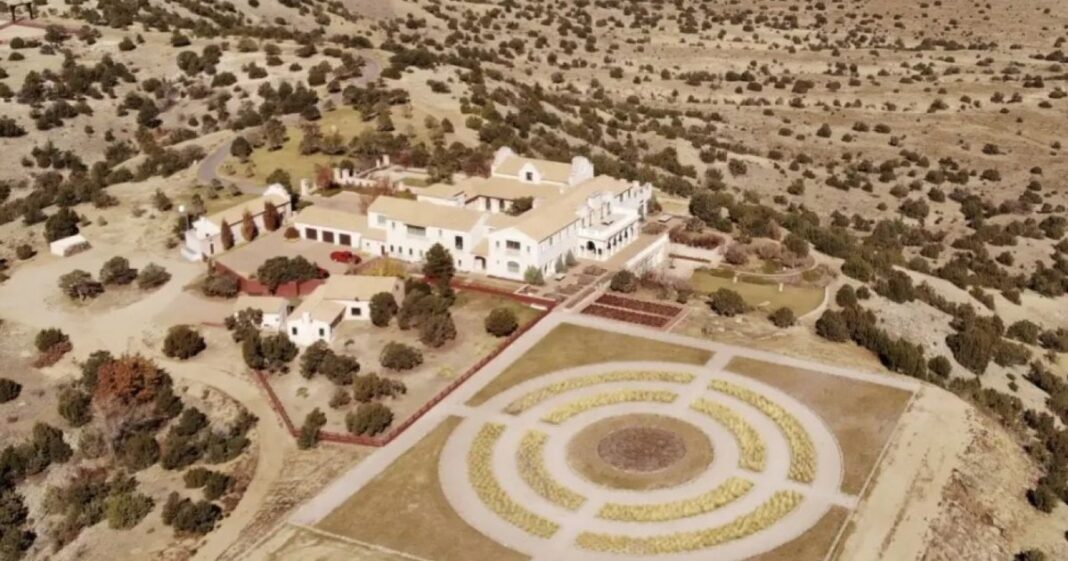 Noi detalii tulburătoare despre ferma lui Epstein din New Mexico: ar fi ordonat îngroparea a două femei lângă proprietate