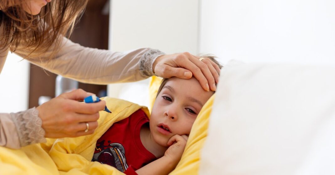 Strategii simple pentru părinți și școli ca să oprească răspândirea gripei la cei mici. „E Legea junglei - care e mai puternic rezistă”